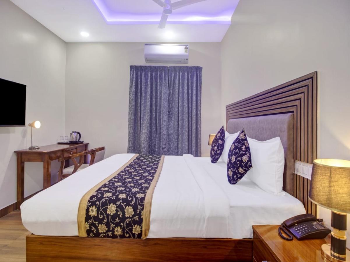 The Superb Hotel Pvt Ltd Hyderabad Exterior photo